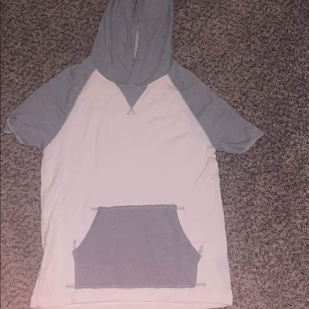 Sleeveless workout shirt